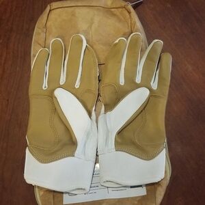 Bruce Bolt batting gloves